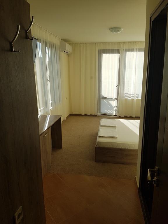 Kamar Double dengan Balkon